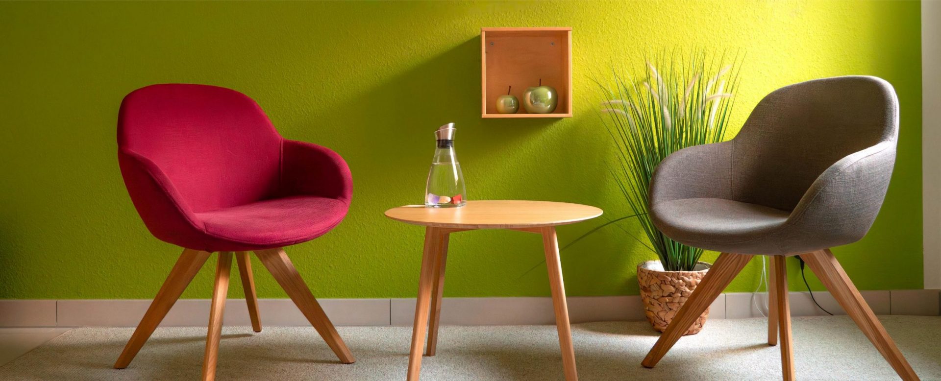 Beratungszimmer mit zwei Sesseln